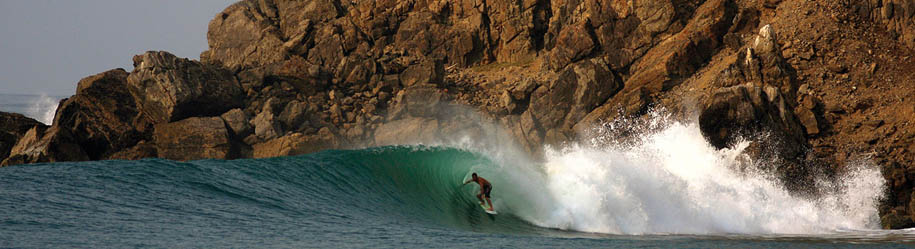 Abril Surftrips